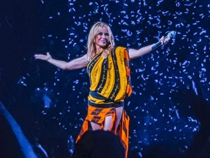 kylie-minogue-transforma-ibirapuera-em-pista-de-danca-em-show-vibrante;-veja-detalhes