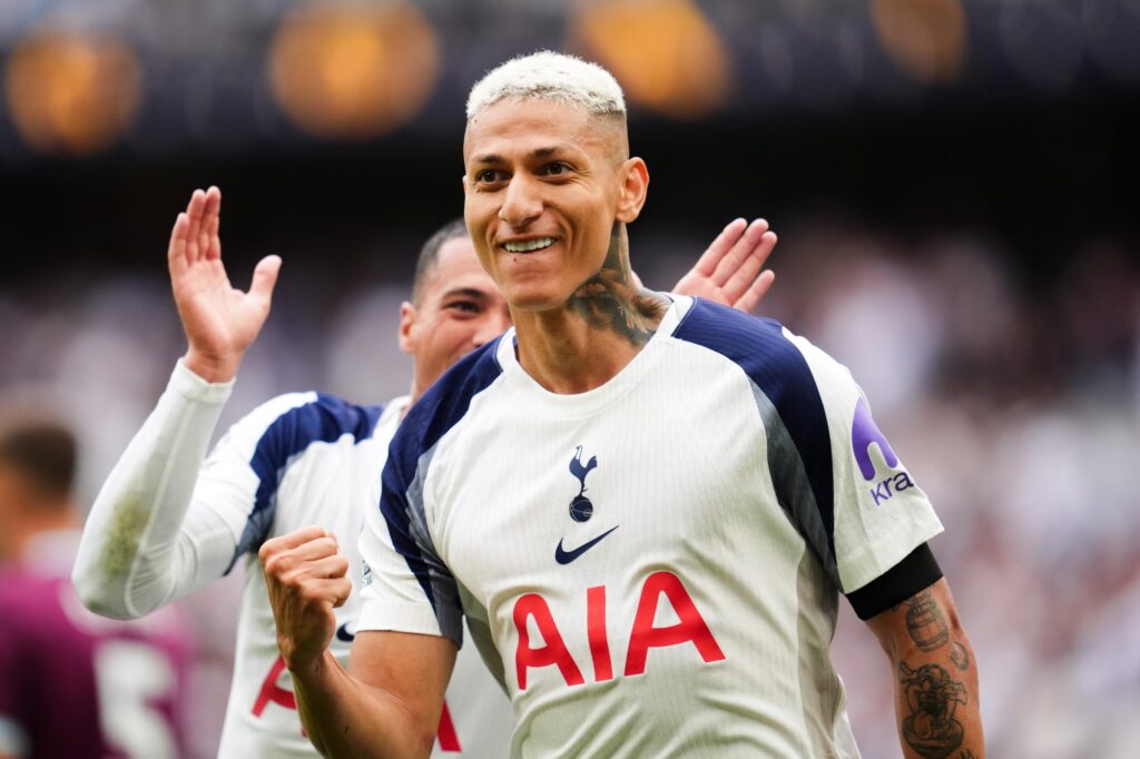 video:-richarlison-faz-golaco-em-vitoria-do-tottenham-sobre-o-burnley