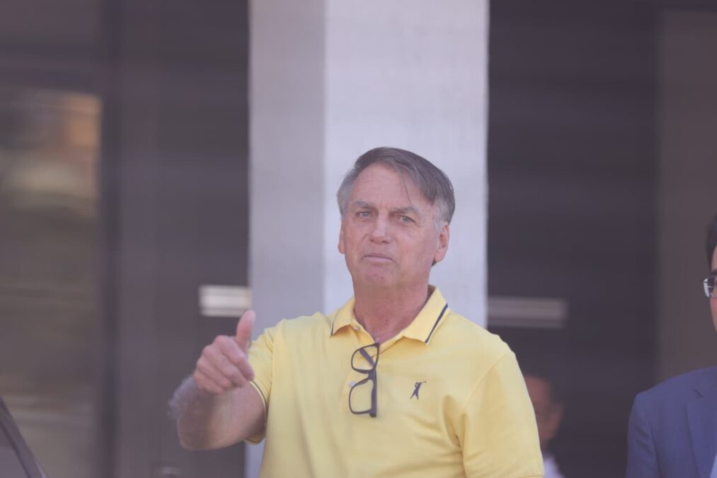 Jair Bolsonaro deixa hospital após passar por bateria de exames no DF