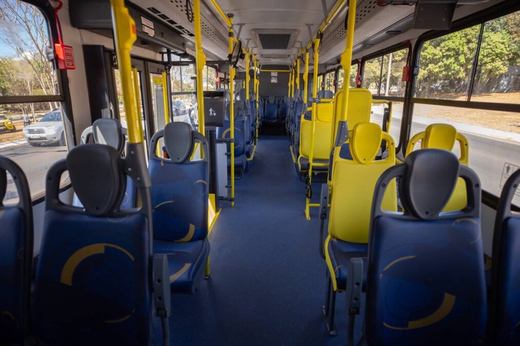 Empresa é condenada a indenizar passageira arremessada de ônibus no DF