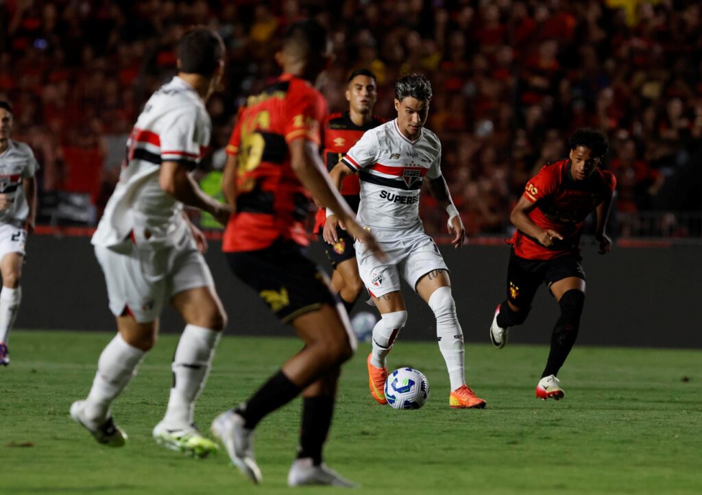 sao-paulo-evita-derrota-aos-46-minutos-do-2o-tempo-e-empata-com-sport