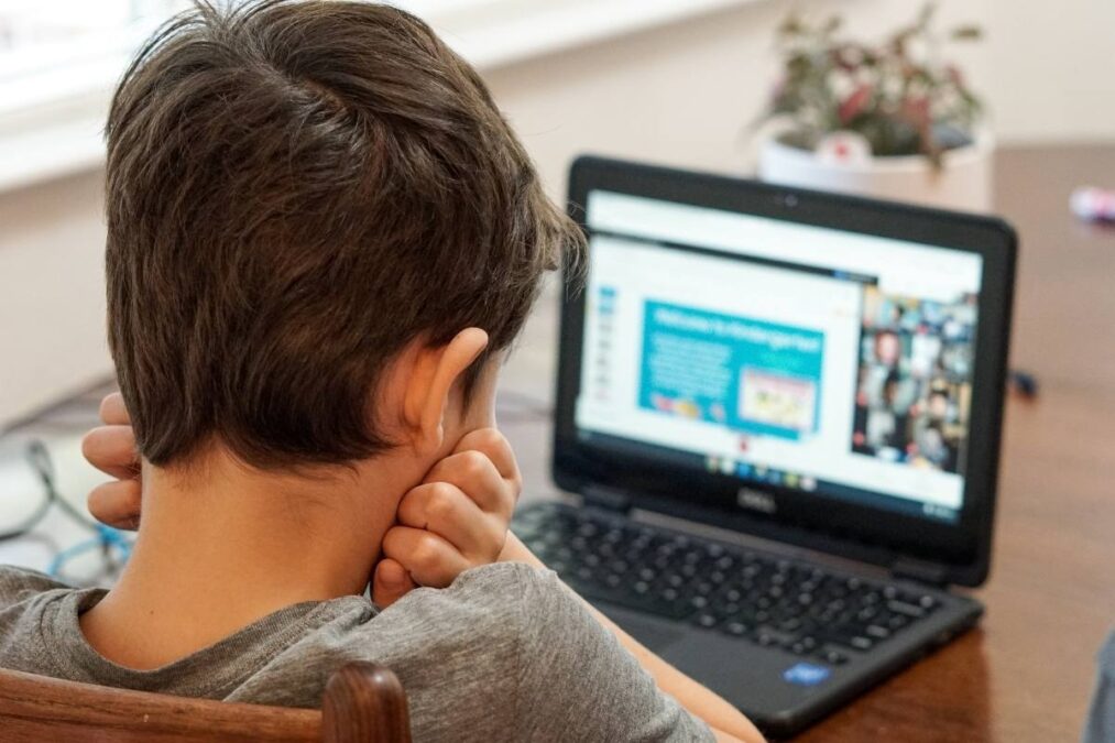 Efeito Felca: qual o limite para expor crianças nas redes sociais?