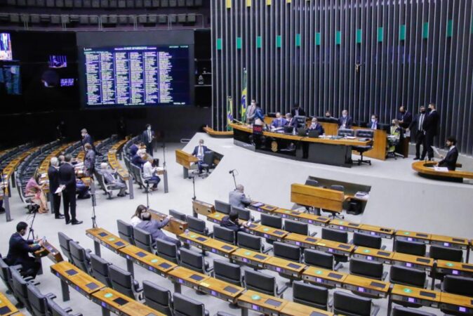 “adultizacao”:-entenda-projeto-que-pode-ter-urgencia-votada-na-camara
