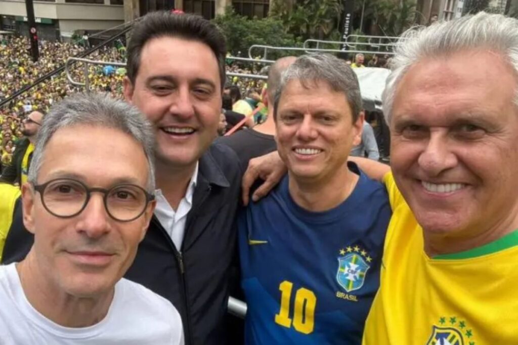 veja-a-indireta-de-carlos-bolsonaro-a-tarcisio,-zema,-caiado-e-ratinho