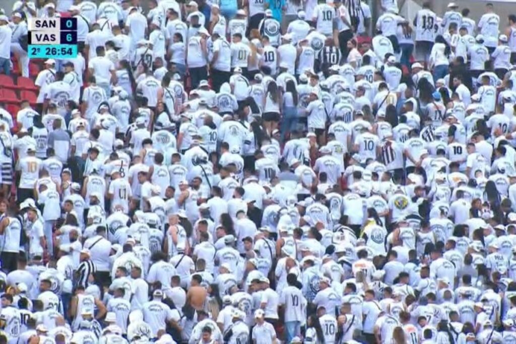 torcida-do-santos-fica-de-costas-para-o-campo-apos-vasco-fazer-6-x-0