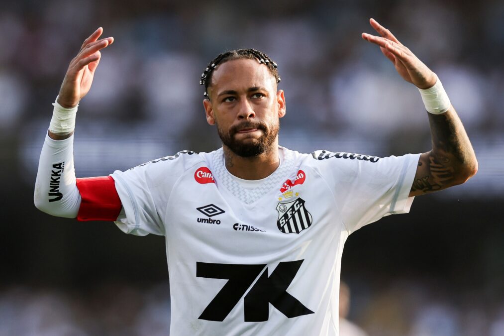 Neymar é suspenso e desfalca Santos no dia do aniversário do filho