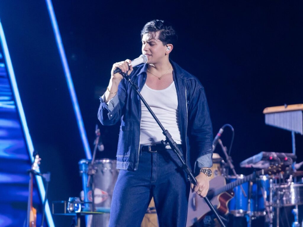 leo-foguete-realiza-sonho-ao-dividir-palco-com-idolos-no-farraial