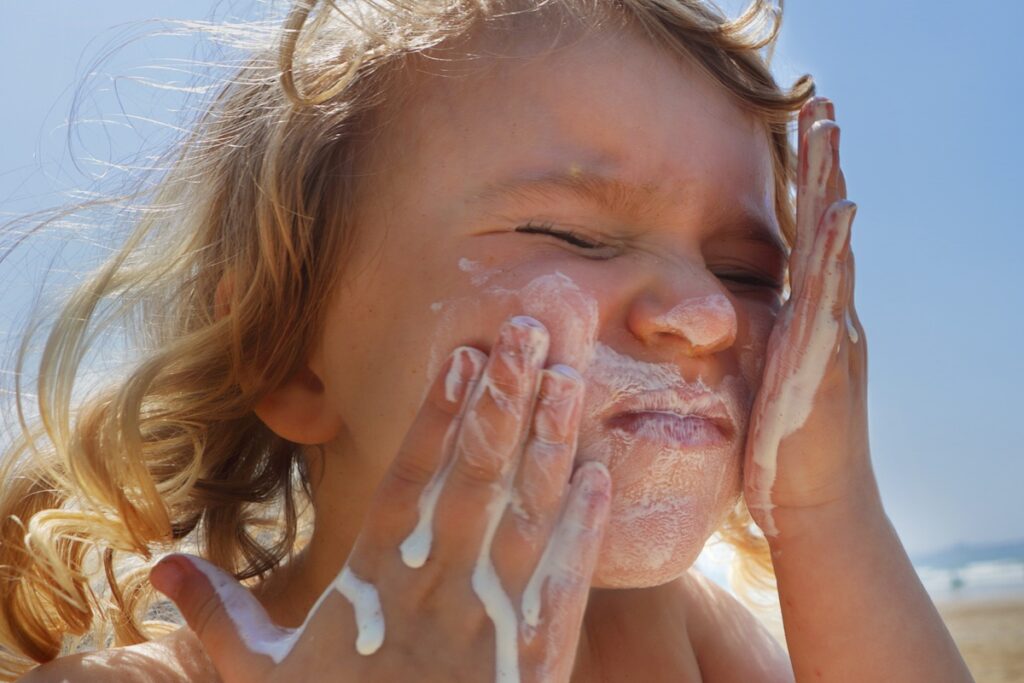 entenda-como-funciona-a-quimica-do-protetor-solar-na-pele