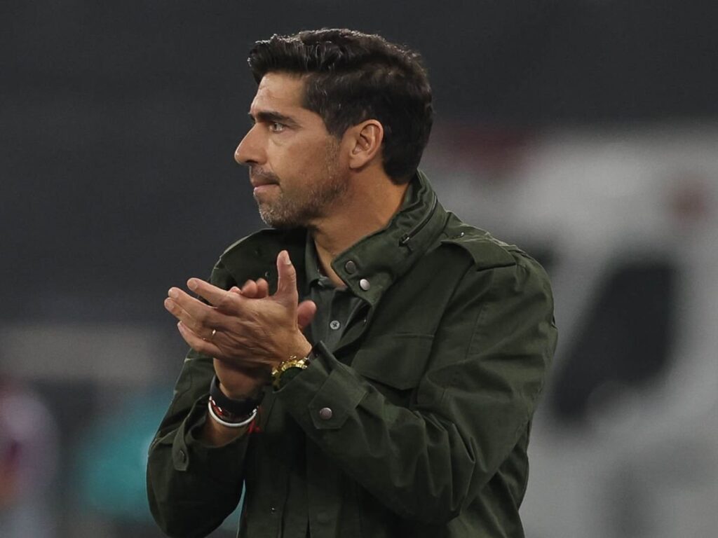 tecnico-do-palmeiras,-abel-ferreira-coloca-futuro-no-palmeiras-nas-maos-da-familia