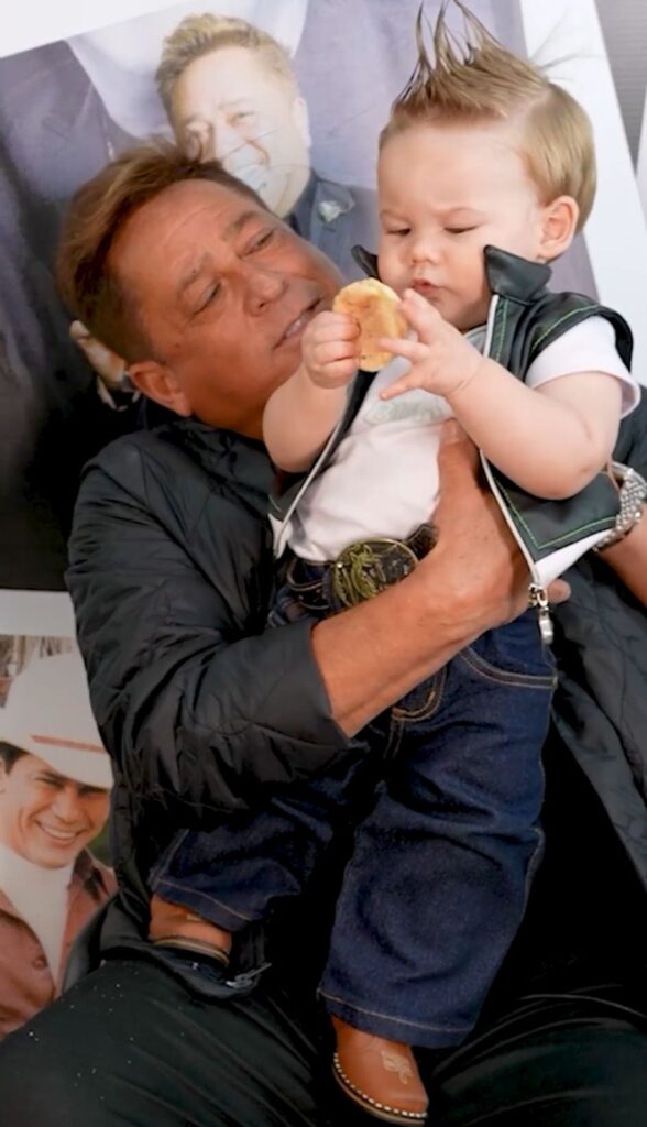 leonardo-se-derrete-pelos-netos:-“ser-avo-e-o-melhor-papel-que-tem”