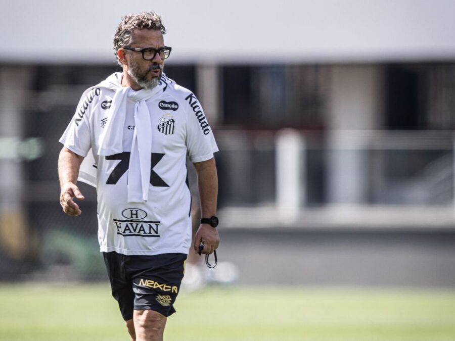Cléber Xavier se pronuncia pela primeira vez após saída do Santos: “Gratidão”