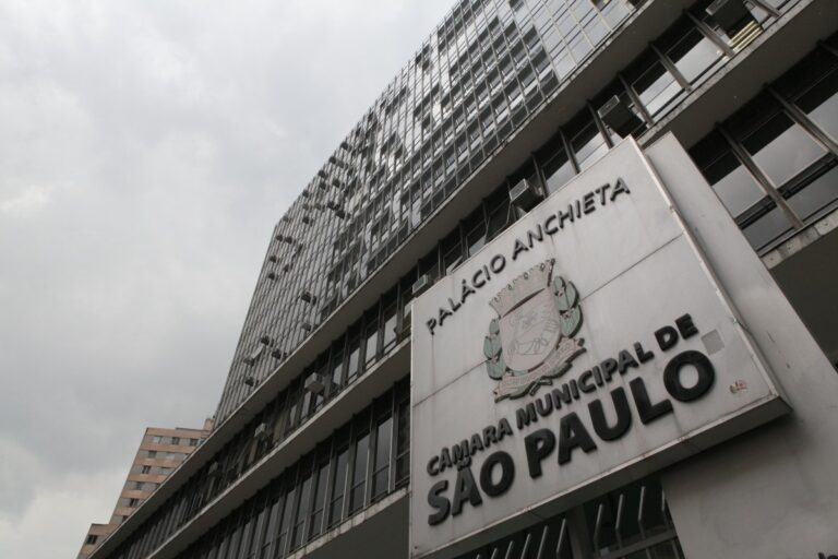 camara-de-sp-paga-ate-r$-14-mil-em-reembolso-medico-a-servidor-por-mes