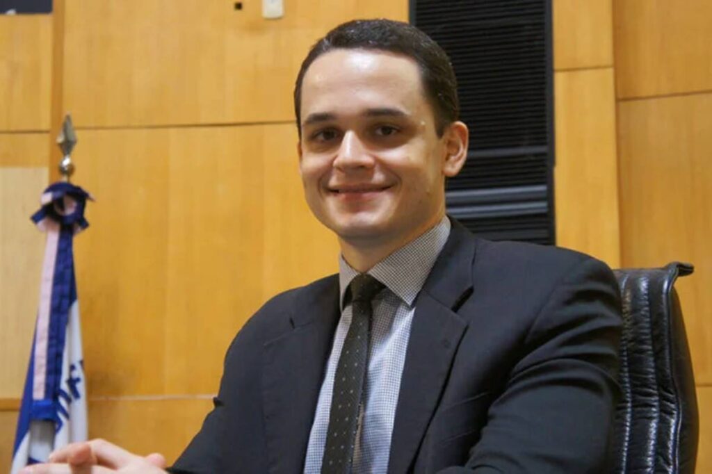 parana-pesquisas:-pazolini-lidera-intencao-de-votos-ao-governo-do-es