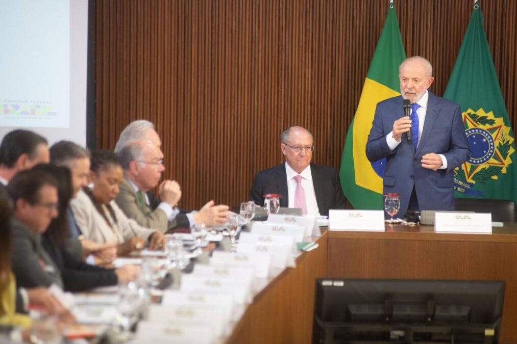 Lula planeja reunião ministerial para próxima semana