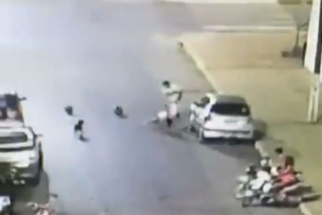 homem-se-recusa-a-ir-embora-de-festa-e-agride-esposa-na-rua.-video