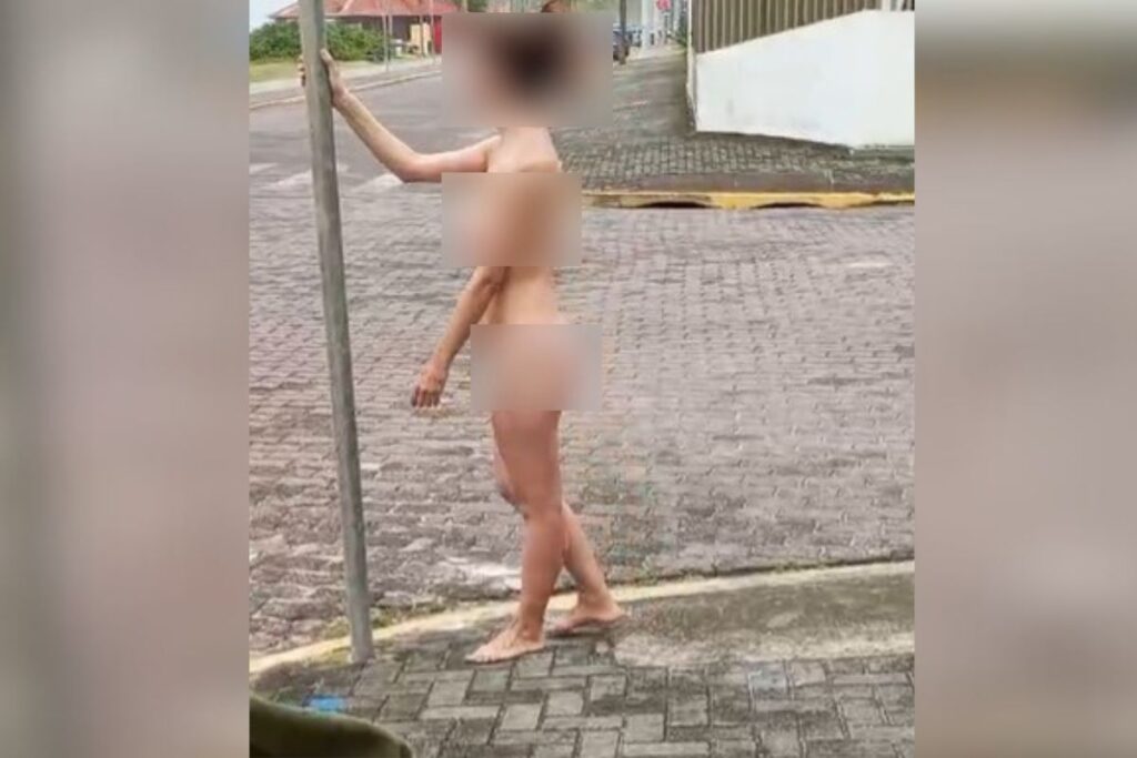 mulher-que-matou-o-pai-e-foi-encontrada-nua-conta-como-cometeu-o-crime