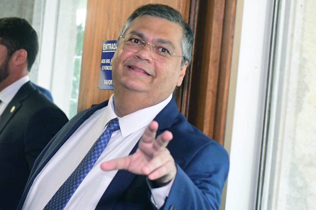 Magnitsky: Flávio Dino tem tacape e os Estados Unidos, bomba nuclear