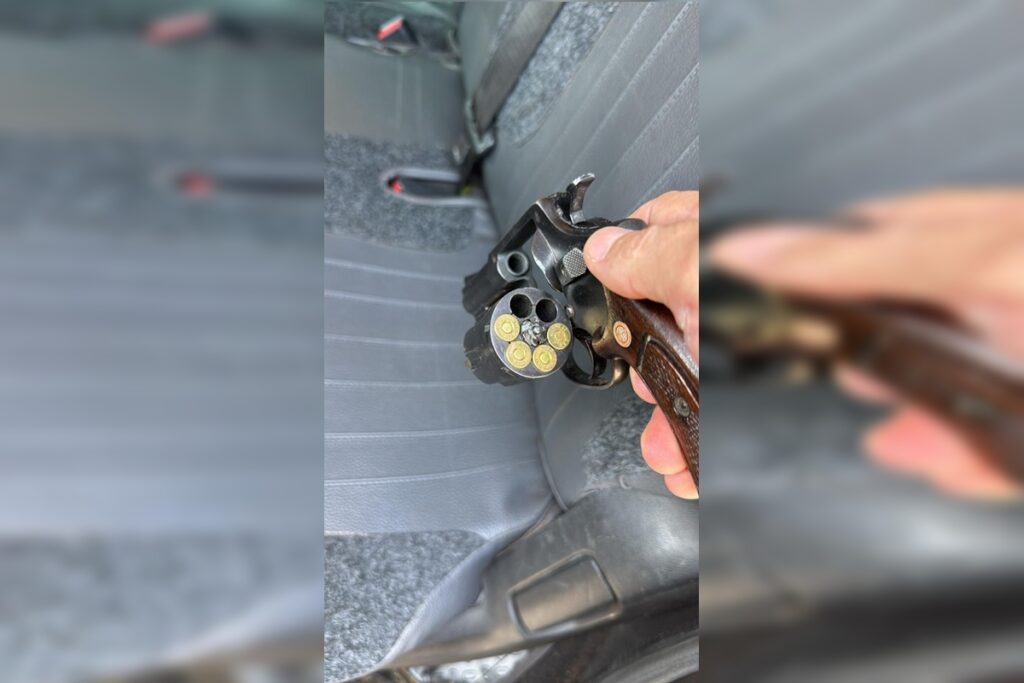 motoqueiro-atirador-abre-fogo-contra-casas-e-aterroriza-vizinhanca