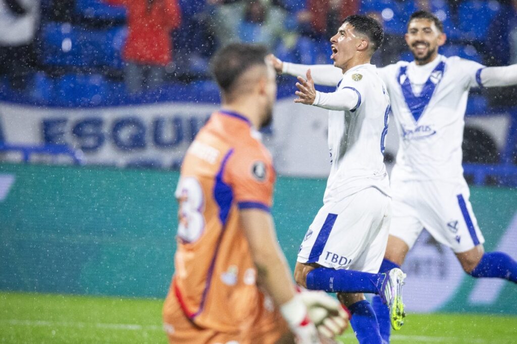 velez-vence,-elimina-fortaleza-e-avanca-de-fase-na-libertadores