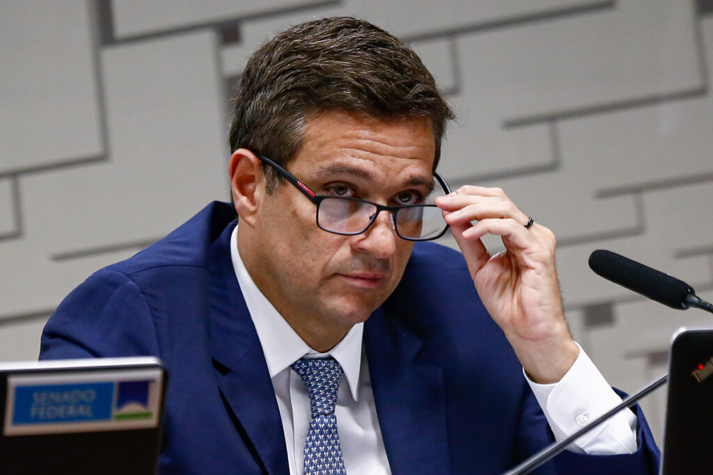 “tempo-no-sistema-bancario-e-importante”,-diz-roberto-campos-neto-sobre-analise-da-compra-do-master-pelo-brb