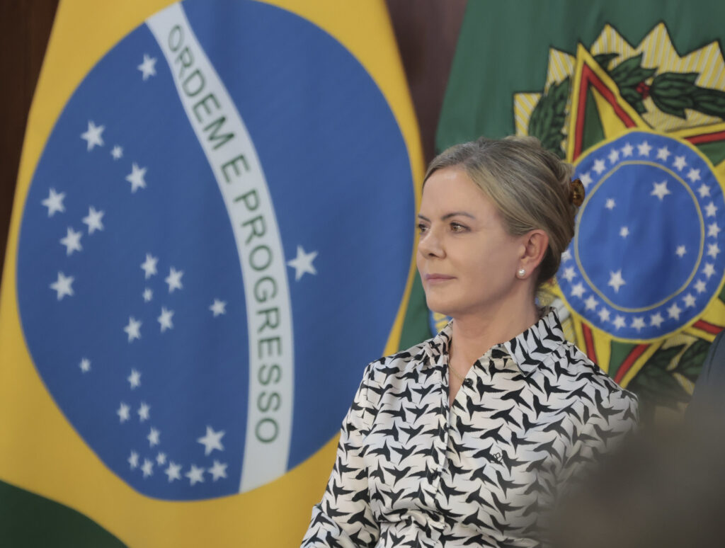 gleisi-convoca-lideres-da-base-apos-derrota-na-cpmi-do-inss