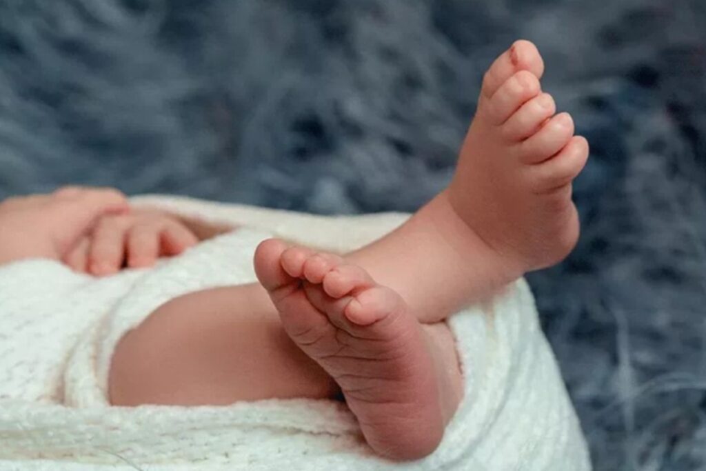 bebe-de-8-meses-vai-parar-na-uti-com-fraturas-e-suspeita-de-agressao