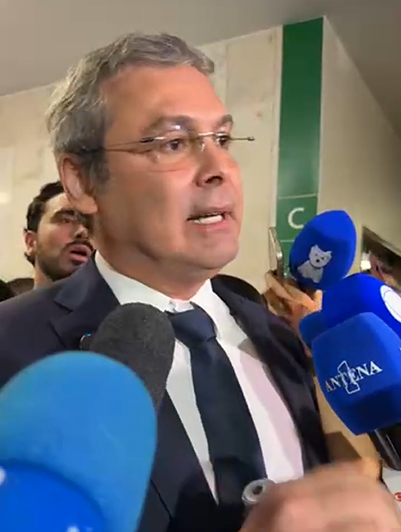 lider-do-pt-atribui-a-eduardo-bolsonaro-prejuizo-de-r$-40-bilhoes-ao-brasil