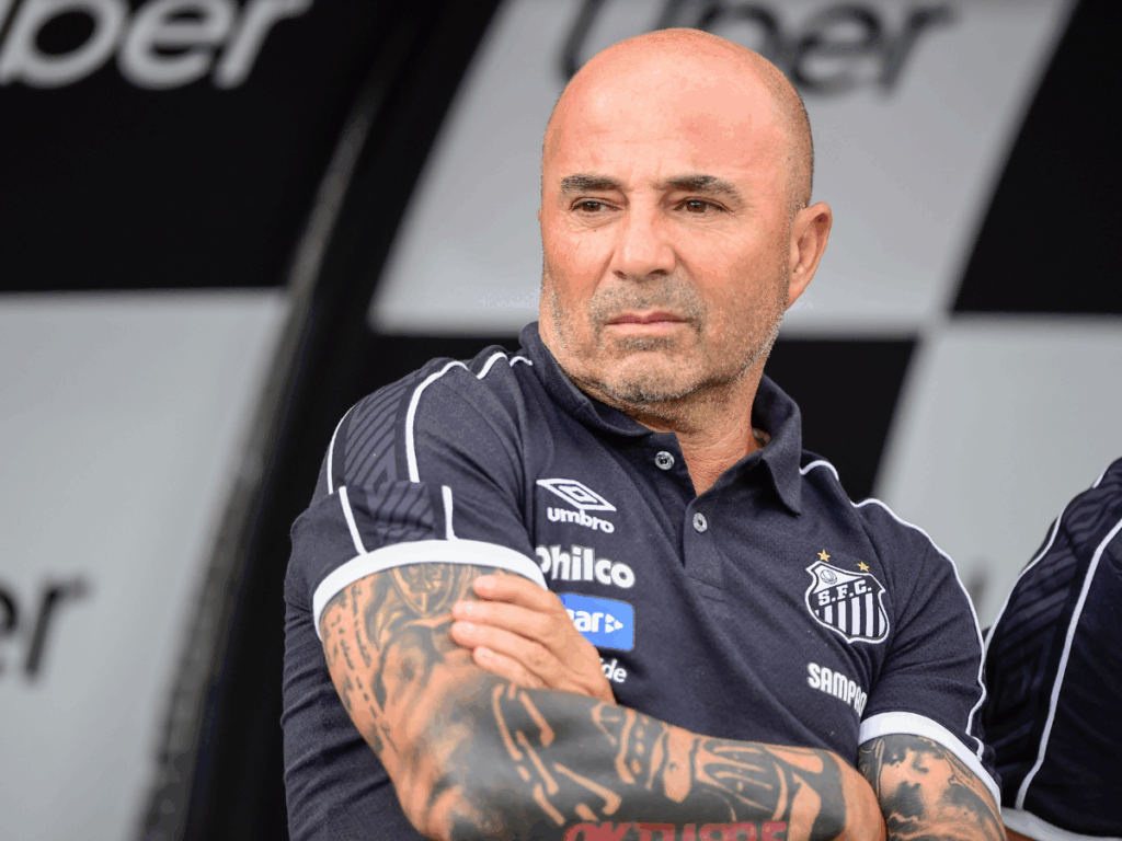 santos-descarta-sampaoli-e-negocia-com-vojvoda-para-assumir-o-clube,-afirma-jornalista