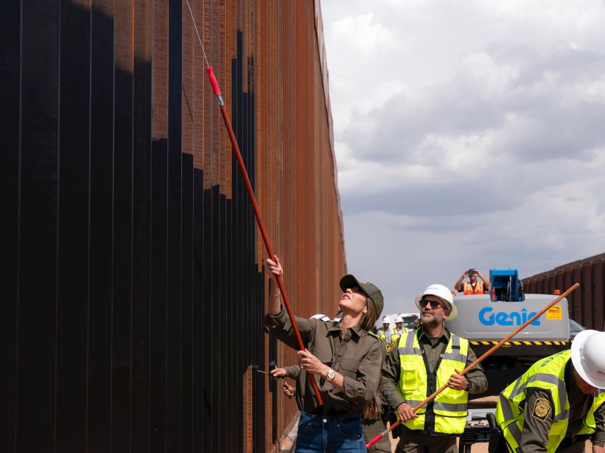Governo Trump manda pintar muro na fronteira com o México para dificultar entrada de imigrantes