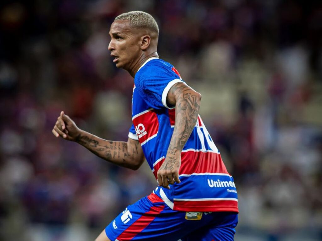 deyverson-e-outros-dois-jogadores-sao-afastados-apos-queda-do-fortaleza-na-libertadores