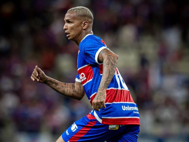 deyverson-e-outros-dois-jogadores-sao-afastados-apos-queda-do-fortaleza-na-libertadores