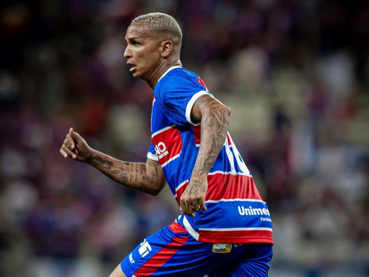 Deyverson e outros dois jogadores são afastados após queda do Fortaleza na Libertadores