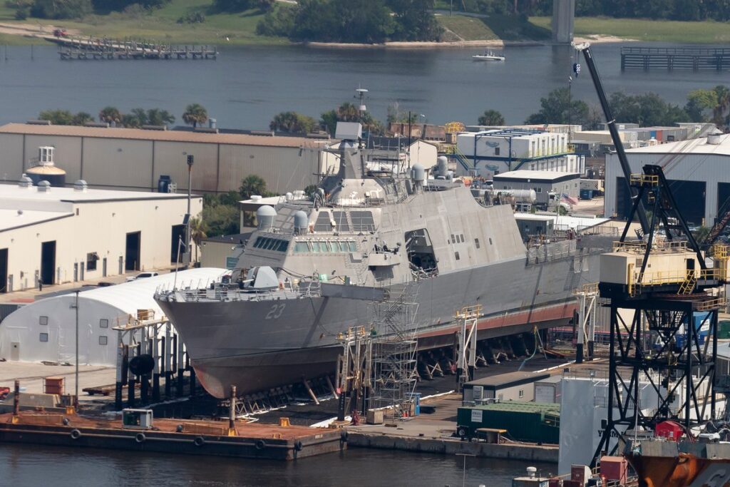 navio-de-guerra-dos-eua-chega-a-cuba-em-meio-a-ameacas-de-trump