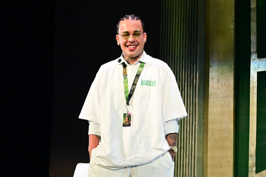 gloria-groove-destaca-amor-pelo-musical-antes-de-estreia-em-“wicked”:-“fa-no-palco”