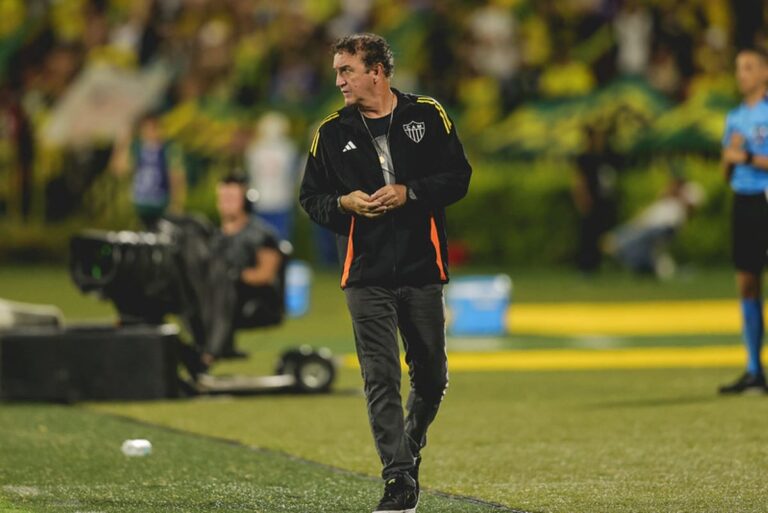 apos-vitoria-do-galo,-cuca-aponta-incomodo-com-foguetorio-de-torcida