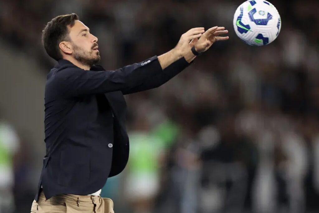 botafogo-lutara-igualmente-por-brasileiro-e-copa-do-brasil,-diz-davide