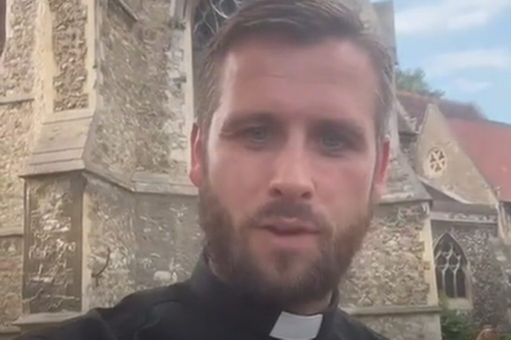 quem-e-o-“padre-gato”-que-virou-sensacao-nas-redes-com-video-em-igreja