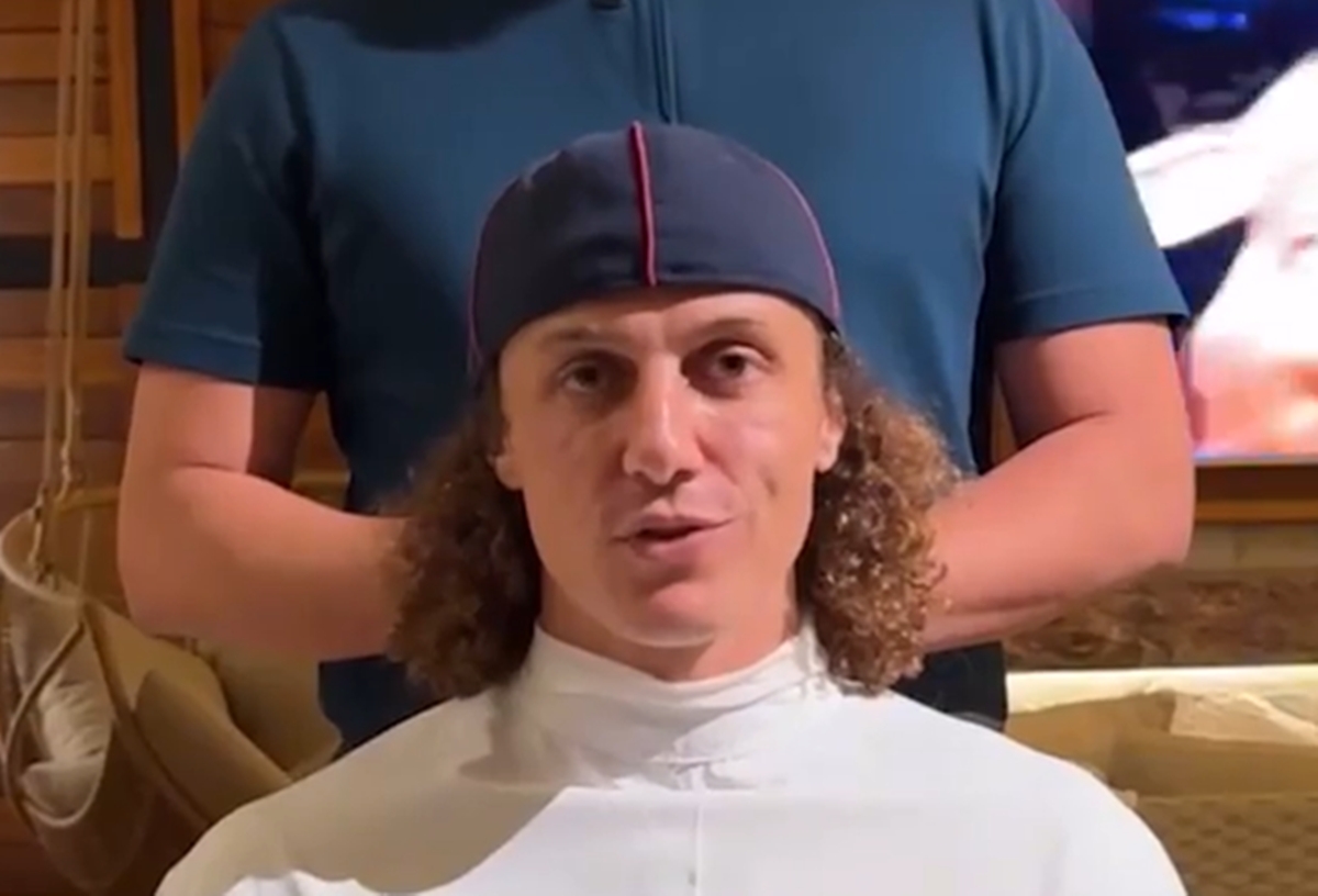 Mulher expõe “caso” com David Luiz; jogador de futebol se pronuncia
