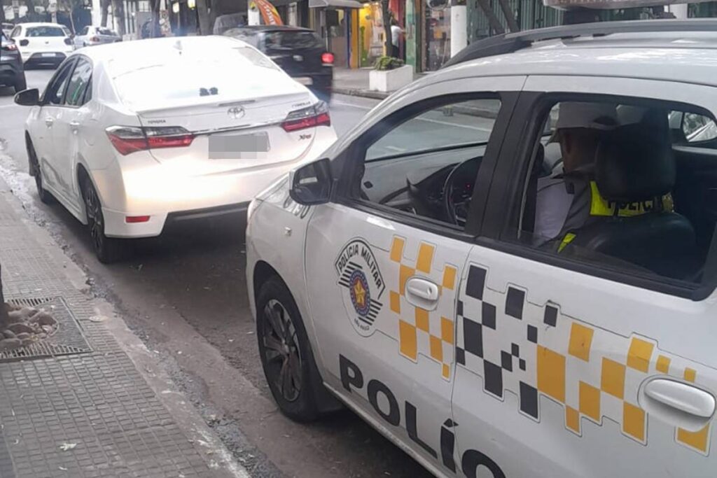 carro-com-milhares-de-multas-de-velocidade-e-detido-pela-policia-em-sp