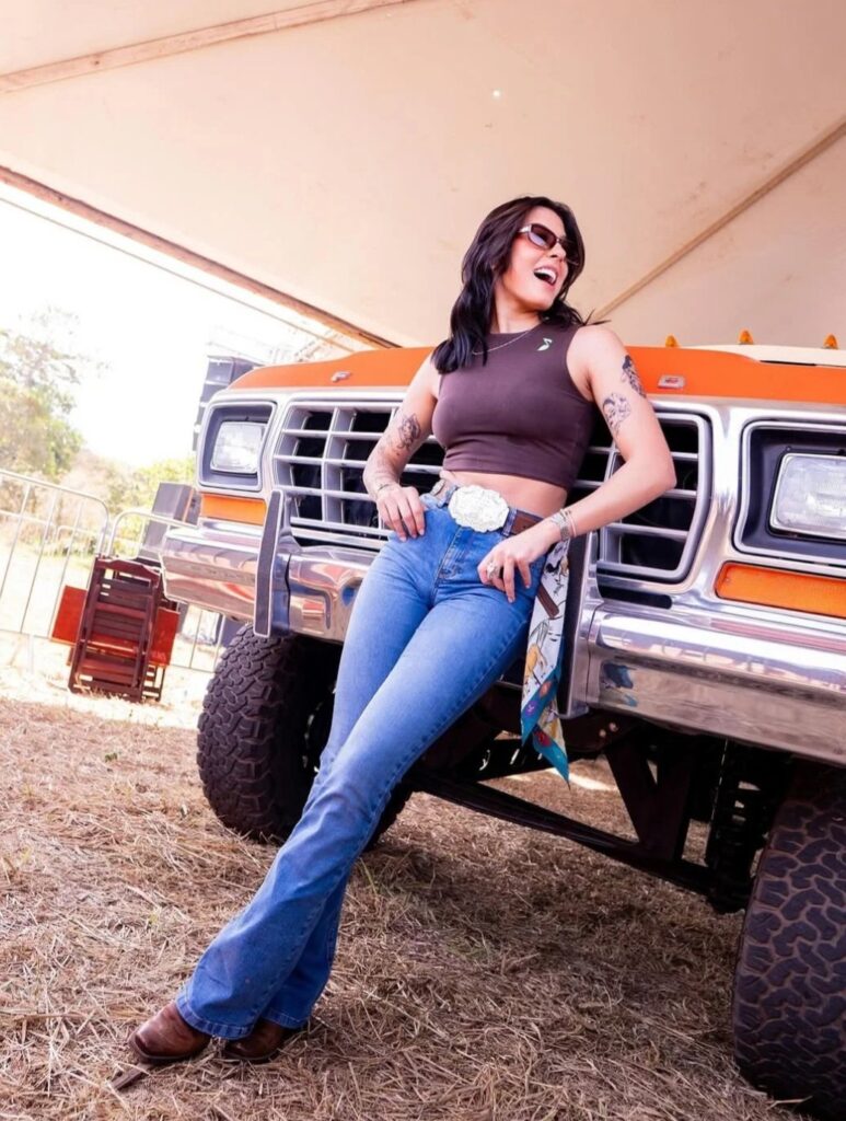 ana-castela-e-surpreendida-com-caminhonete-dos-sonhos-na-festa-de-barretos