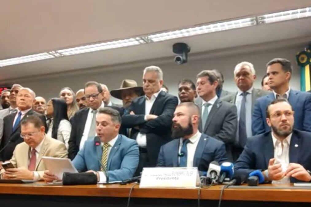 Oposição quer avançar na PEC das Prerrogativas em vez do fim do foro