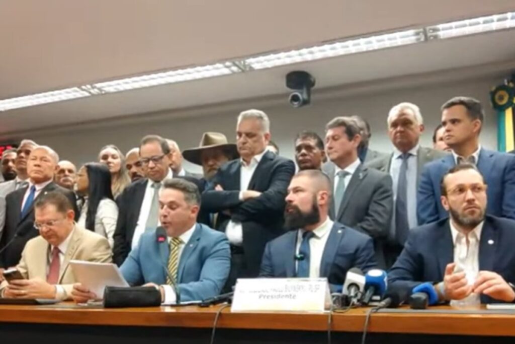 oposicao-quer-avancar-na-pec-das-prerrogativas-em-vez-do-fim-do-foro