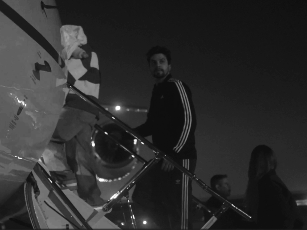 luan-santana-leva-familia-em-jatinho-particular-para-portugal