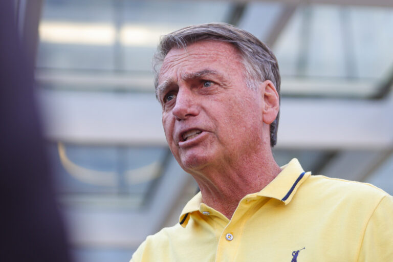 bolsonaro-e-a-fuga