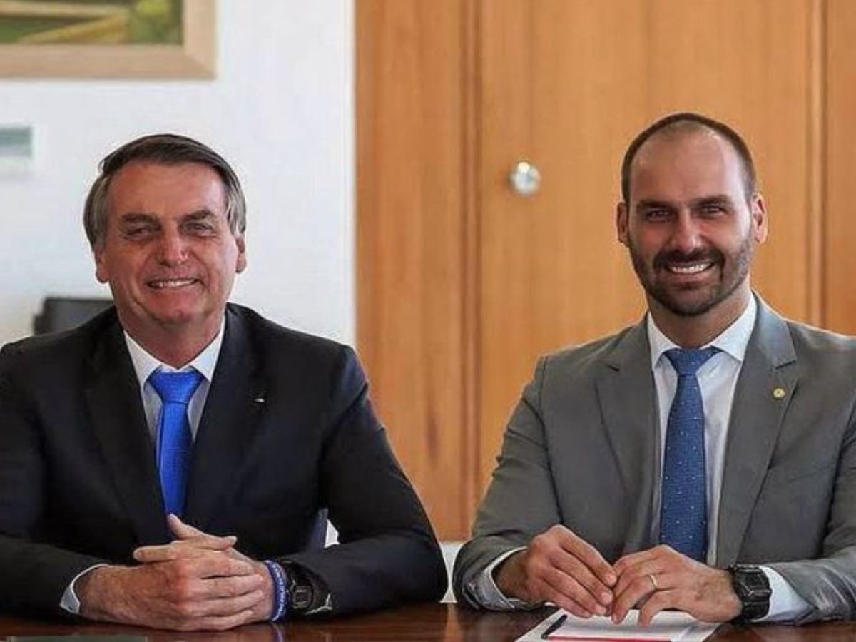 Especialista vê agravamento nas relações entre Brasil e EUA após indiciamento de Bolsonaro e Eduardo