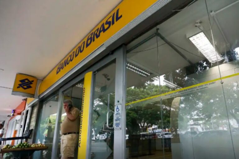 banco-do-brasil-denuncia-eduardo-bolsonaro-a-agu-por-fake-news