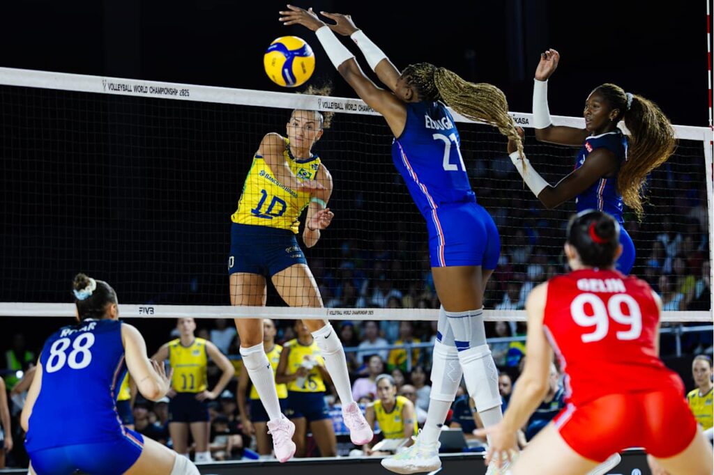 mundial-de-volei:-rosamaria-lidera-e-brasil-vence-a-franca-no-tiebreak