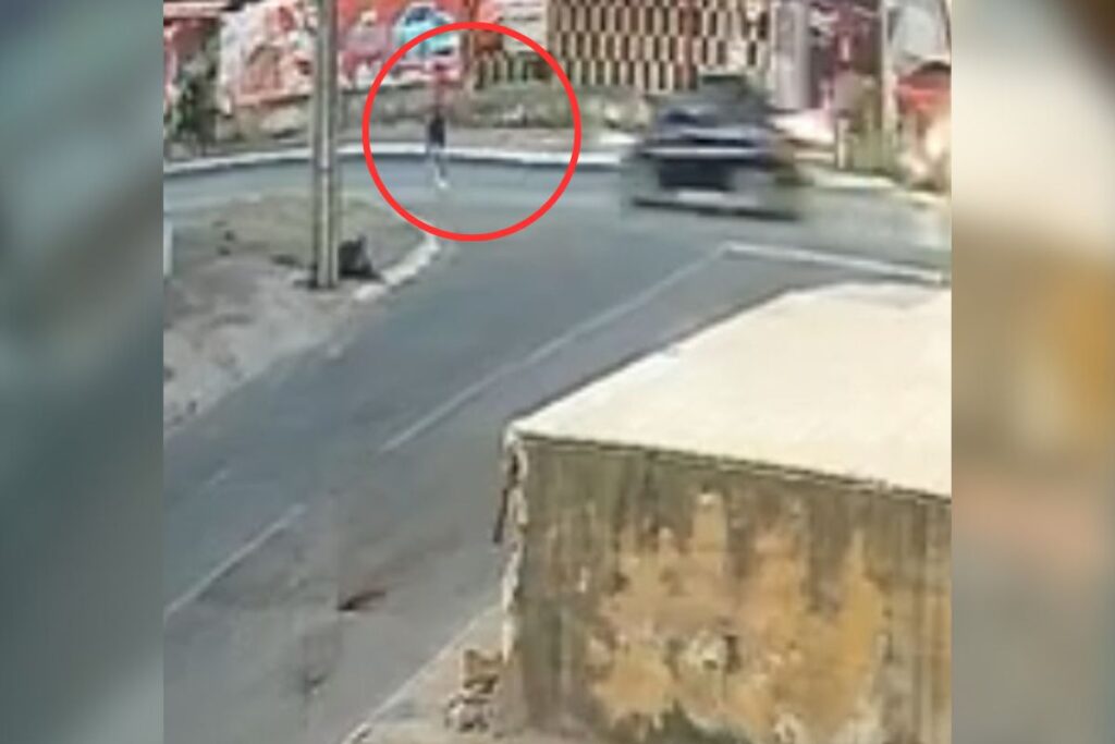 novo-video-mostra-momento-em-que-motorista-foge-ao-atropelar-pedestre