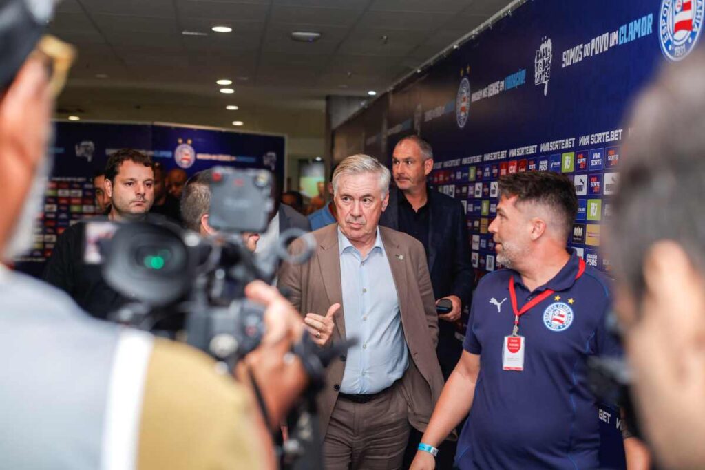 ancelotti-comparece-ao-jogo-entre-bahia-e-santos-pelo-brasileirao