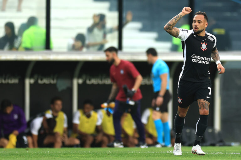 corinthians-vence-vasco-fora-de-casa-e-se-distancia-da-zona-da-degola